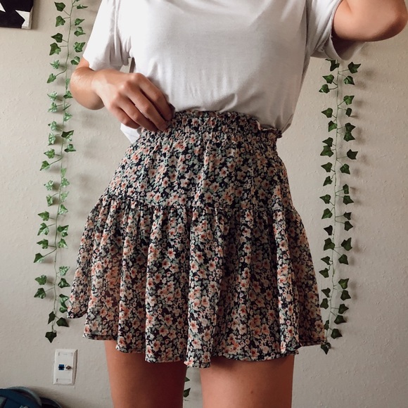 SOLD❗️Mini Skirt - Picture 1 of 2